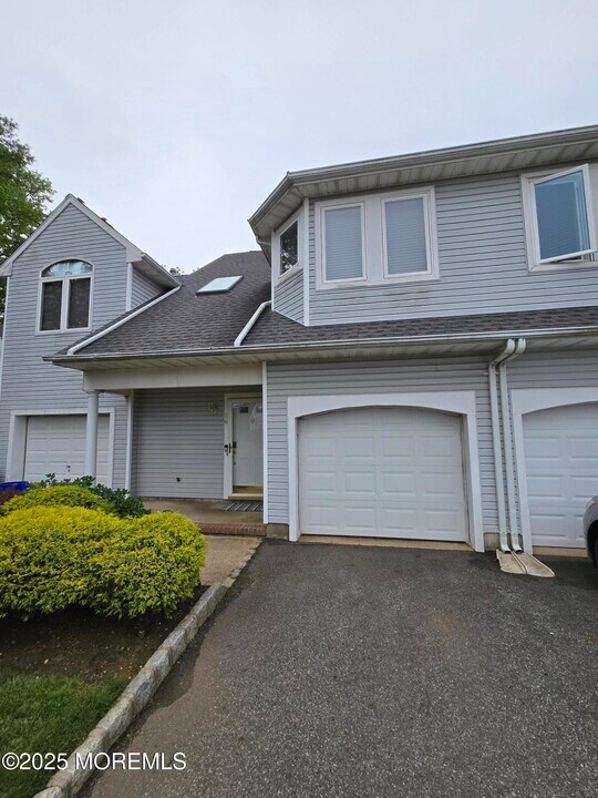 26 Bayview Ct in Long Branch, NJ - Building Photo