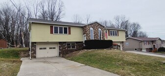 8578 Kirsch Rd in Erie, PA - Building Photo