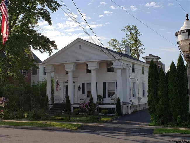 756 Hudson Ave-Unit -APT # 1st floor, Front in Stillwater, NY - Building Photo - Building Photo