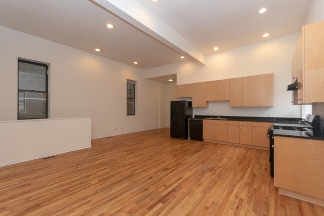 1260 N Greenview Ave, Unit R2 in Chicago, IL - Building Photo - Building Photo