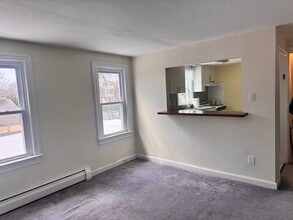 127 Bentley Ave, Unit Studio in Trenton, NJ - Foto de edificio - Building Photo