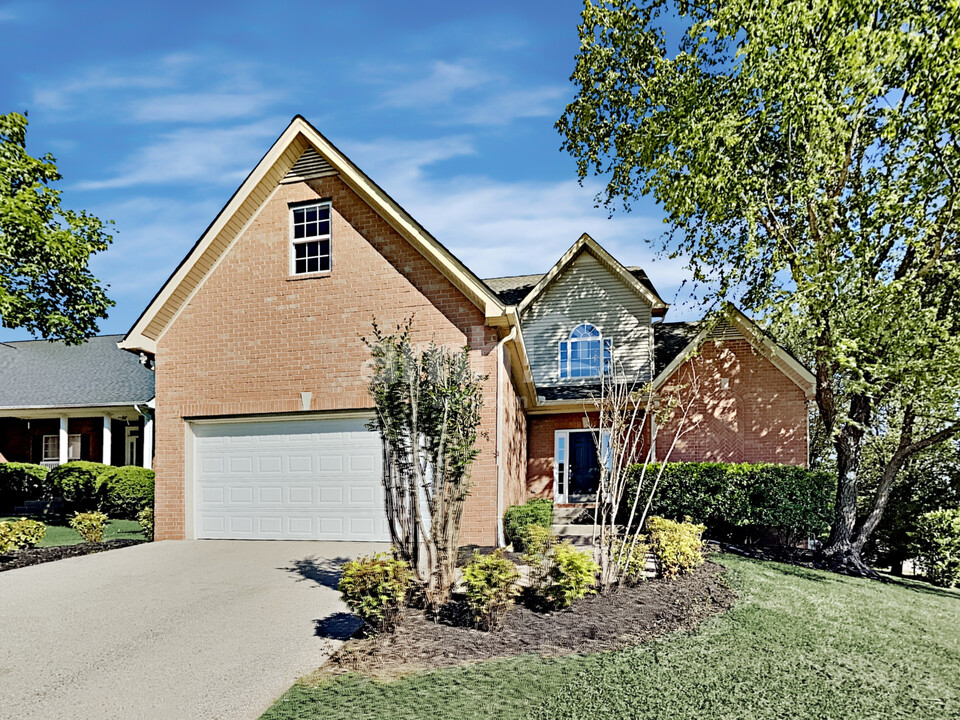 2209 Ipswitch Dr in Thompson's Station, TN - Building Photo