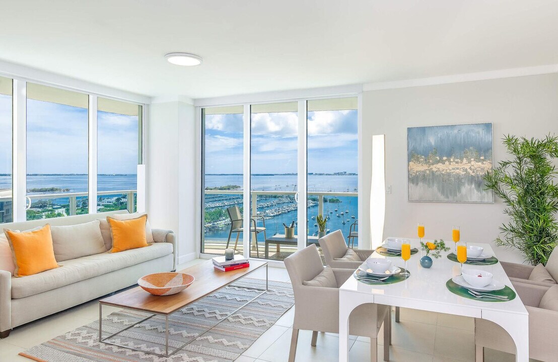 2889 McFarlane Rd in Miami, FL - Building Photo