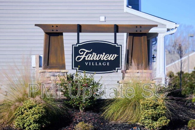 49 Fair Vlg Ln in Simpsonville, SC - Building Photo - Building Photo