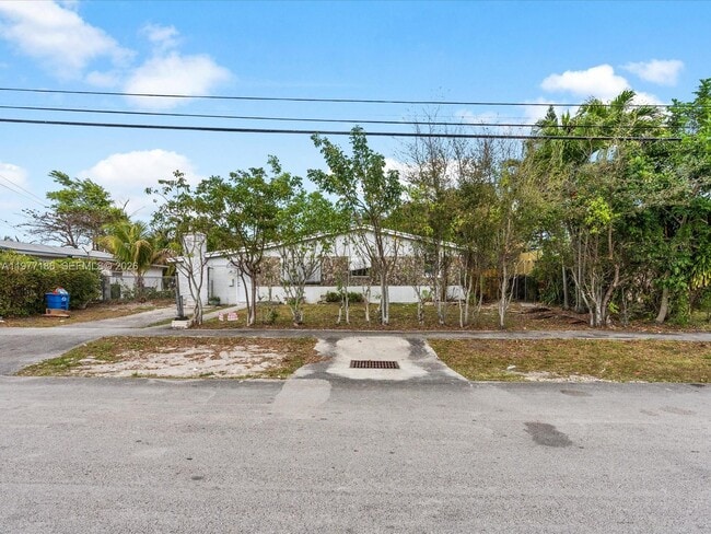 4331 SW 31st Dr in West Park, FL - Building Photo - Building Photo