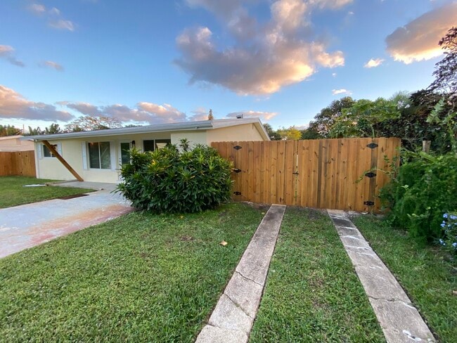 124 NW 9th St in Boca Raton, FL - Building Photo - Building Photo