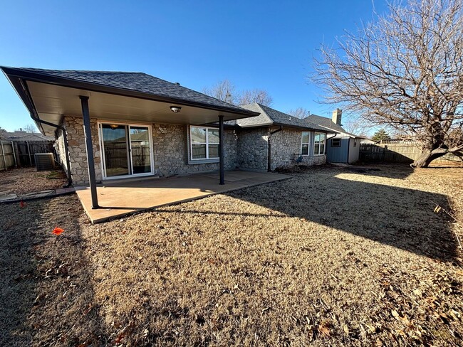 1304 Fairfax Cir in Yukon, OK - Building Photo - Building Photo