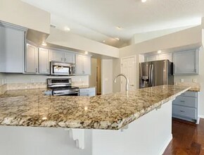 10387 W Shadow Rock St in Garden City, ID - Building Photo - Building Photo
