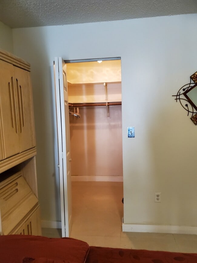 10400 SW 14th Ter in Miami, FL - Building Photo - Building Photo