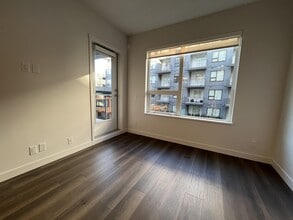 645 Como Lake Ave in Coquitlam, BC - Building Photo - Building Photo