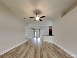387 Buchannan Dr in Davenport, FL - Foto de edificio - Building Photo