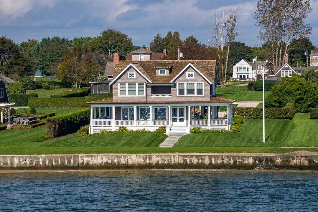 7 Pettipaug Ave in Old Saybrook, CT - Building Photo