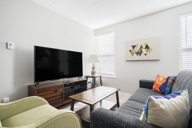 615 N East St in Indianapolis, IN - Foto de edificio - Building Photo