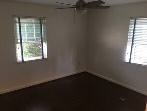 136 N Brookside Dr, Unit #1 in Arlington, VA - Building Photo - Building Photo