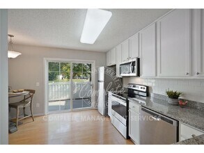 15785 Flackwood Trail in Apple Valley, MN - Building Photo - Building Photo