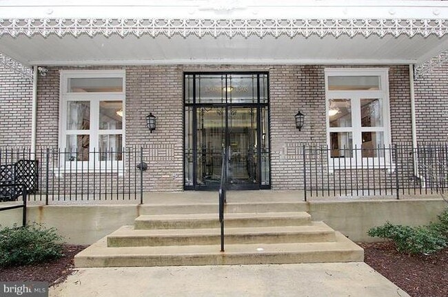 1308 Clifton St NW, Unit 408 in Washington, DC - Foto de edificio - Building Photo