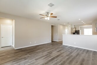 8139 W Atlantis Way in Phoenix, AZ - Foto de edificio - Building Photo