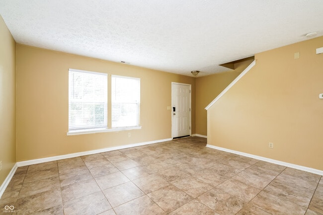 2146 Rosswood Blvd in Indianapolis, IN - Building Photo - Building Photo