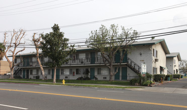 Golden Oaks in Riverside, CA - Foto de edificio - Building Photo