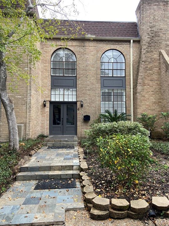 6 Bayou Pointe Dr in Houston, TX - Building Photo