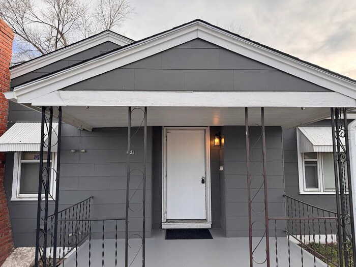 1121 W Harry St in Wichita, KS - Building Photo