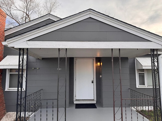 property at 1121 W Harry St