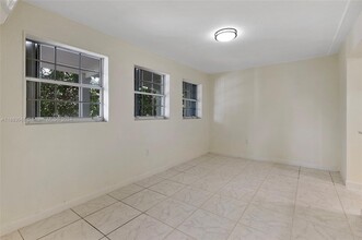 450 NW 40th Ct in Miami, FL - Building Photo - Building Photo