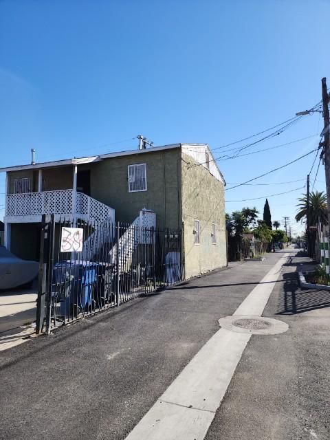 1124 E 40th Pl