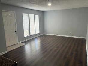 7102 Fondren Rd in Houston, TX - Building Photo - Building Photo