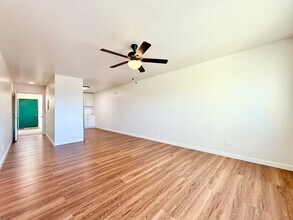 670 Hillside Blvd in Daly City, CA - Foto de edificio - Building Photo