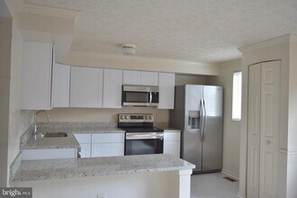 3855 Sunny Brook Ct in Woodbridge, VA - Foto de edificio - Building Photo