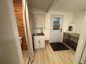 528 W 7th St in Port Angeles, WA - Foto de edificio - Building Photo