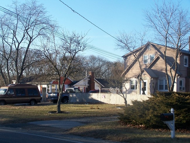 375-377 Long Island Ave in Medford, NY - Building Photo - Building Photo