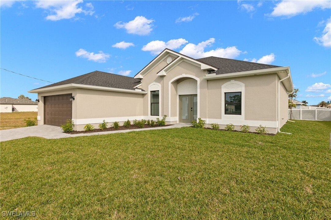 327 NW 17th Terrace in Cape Coral, FL - Building Photo