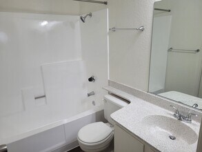 7385 Lariat Pl, Unit A in Rancho Cucamonga, CA - Foto de edificio - Building Photo