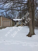 2226 Versailles Village Pl in Fort Wayne, IN - Building Photo