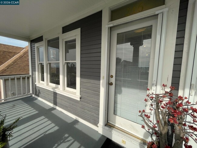216 Kentucky St in Vallejo, CA - Building Photo - Building Photo
