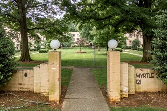 Myrtle Square in Charlotte, NC - Building Photo - Building Photo