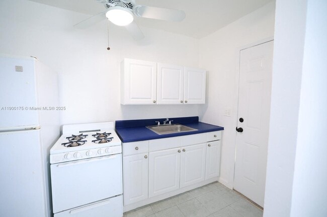 126 SW 18th Ave in Miami, FL - Building Photo - Building Photo