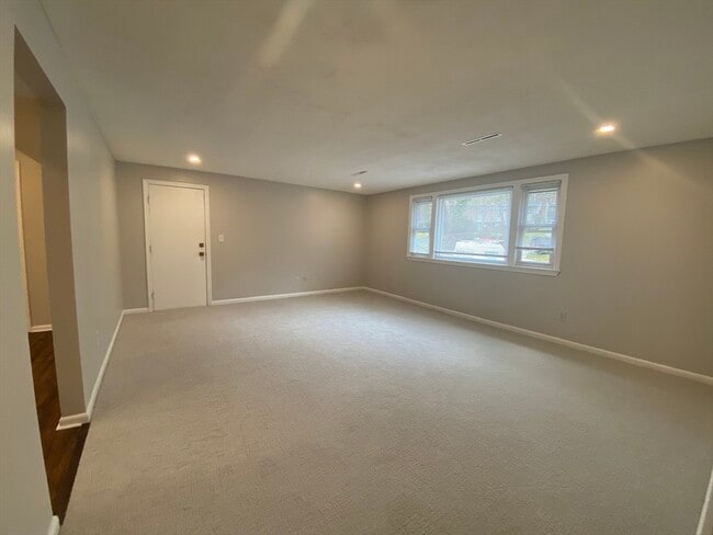 128 Cheryl Ln in Holliston, MA - Building Photo - Building Photo