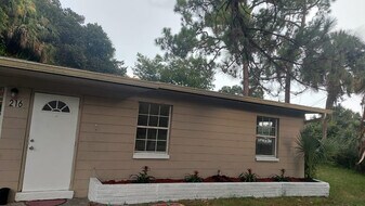 216 Maria St in Ft. Myers, FL - Building Photo