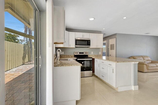 property at 212 Palmetto Dr