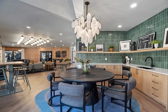 1000 Lakeside Dr in Athens, GA - Building Photo - Building Photo