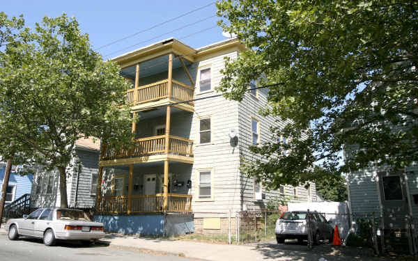 103 Rockaway St in Lynn, MA - Building Photo