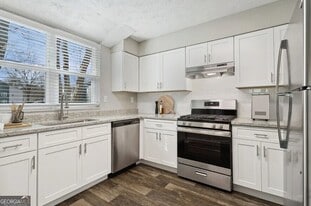 7600 Roswell Rd in Sandy Springs, GA - Building Photo