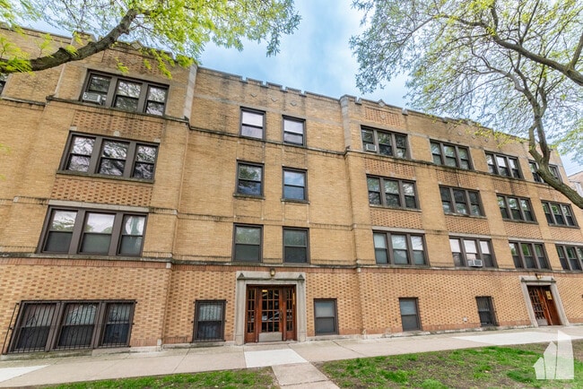 property at 1907 W Winona St