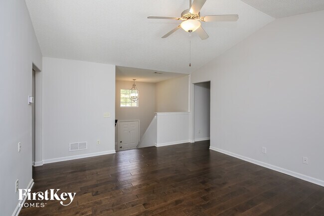 1911 Natalie Dr in Bethlehem, GA - Foto de edificio - Building Photo