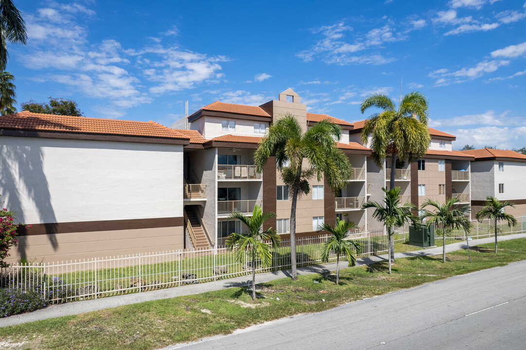 Kendall Lakes Towers in Miami, FL - Building Photo