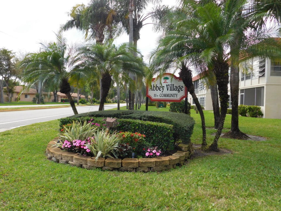 15 Willowbrook Ln in Delray Beach, FL - Foto de edificio