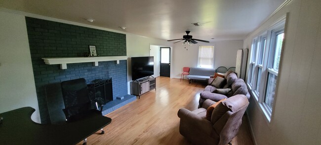 property at 3817 Beverly Hills Dr
